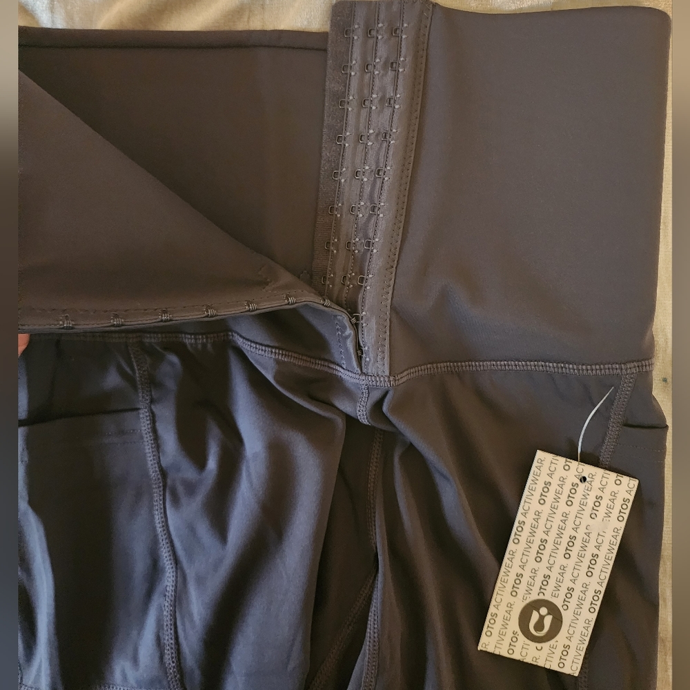 Cellphone pocket workout short Wicking pulls out sweat to keep you dry
